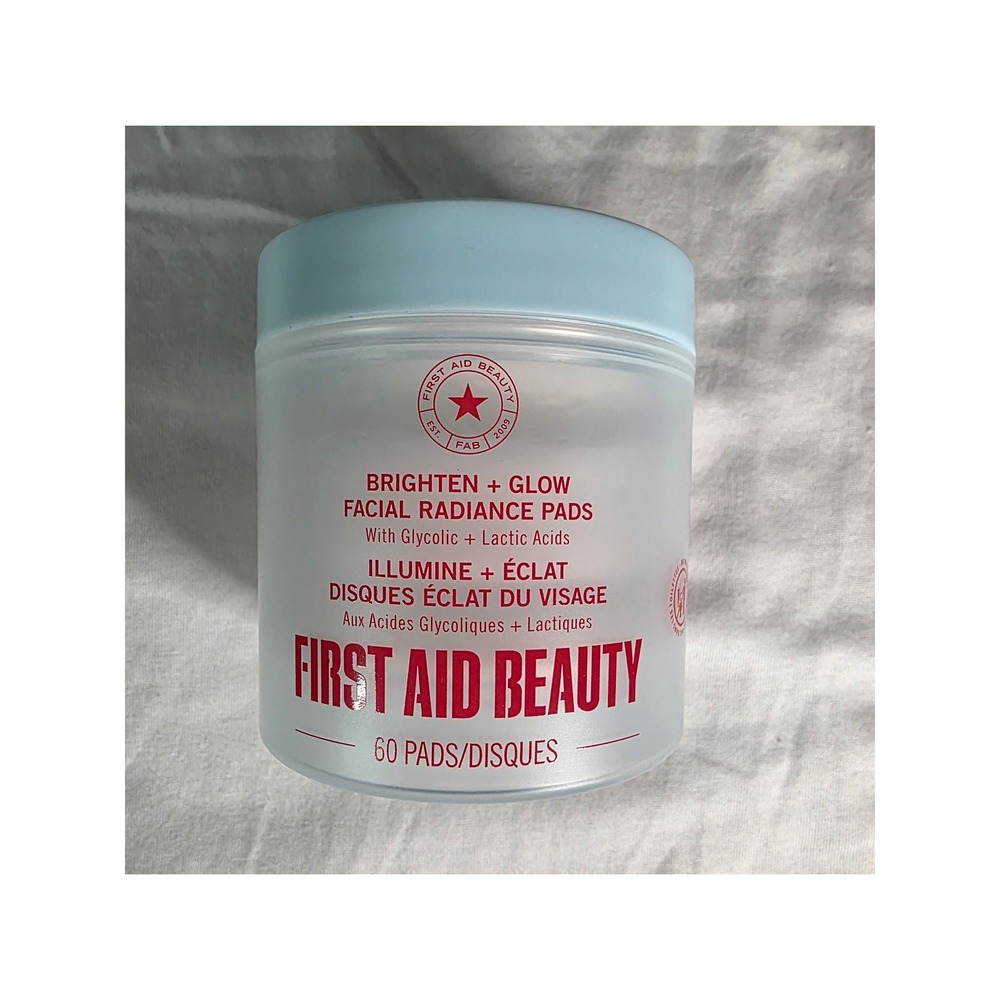 First Aid Beauty Facial Radiance Pads 60 Count Brighten + Glow AHA Exfoliator